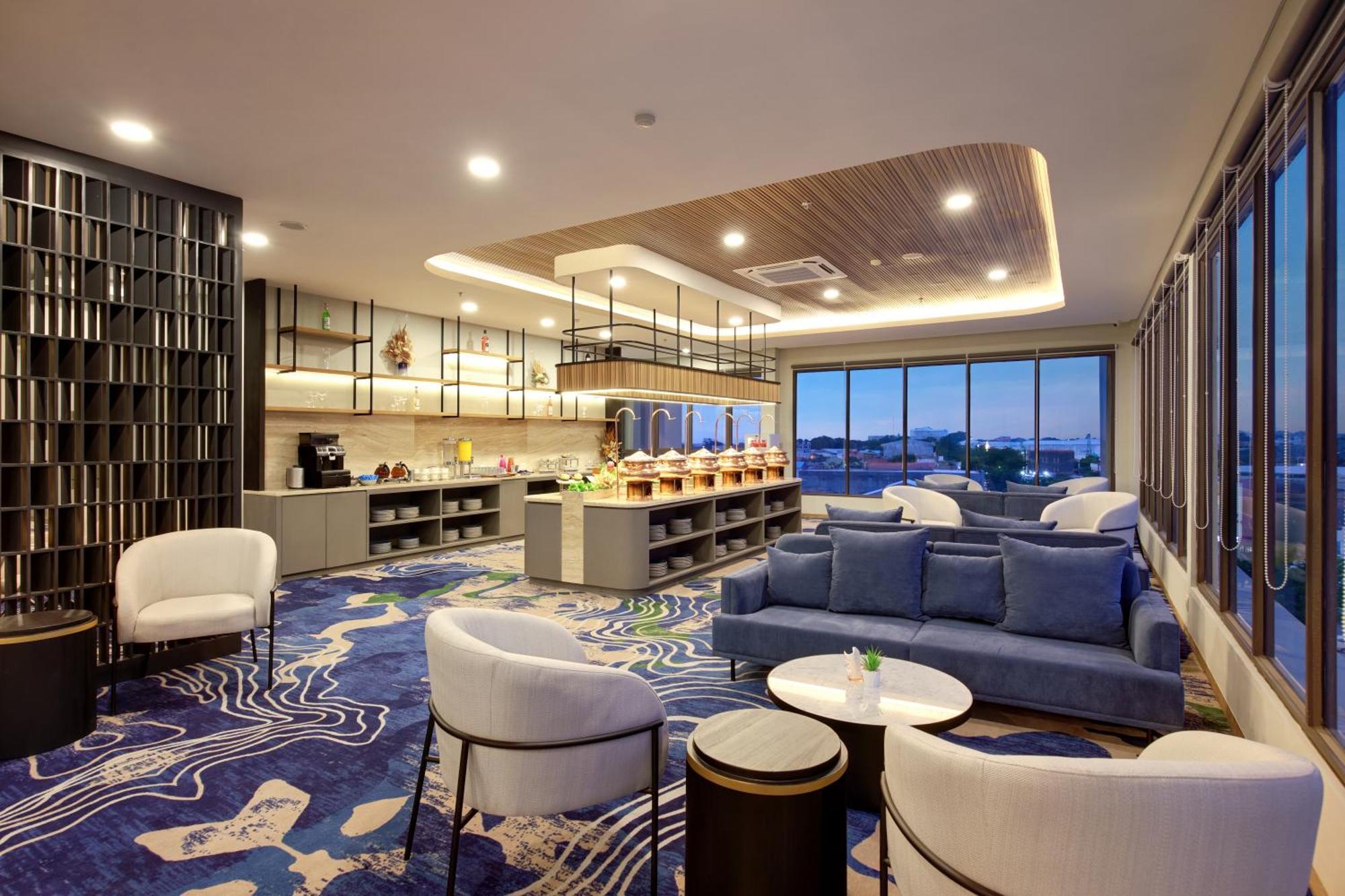 Aston Palu Hotel & Conference Center Экстерьер фото